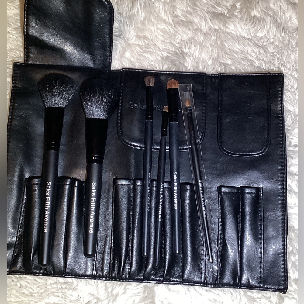 Saks Fifth Avenue Black Brush cosmetic makeup set